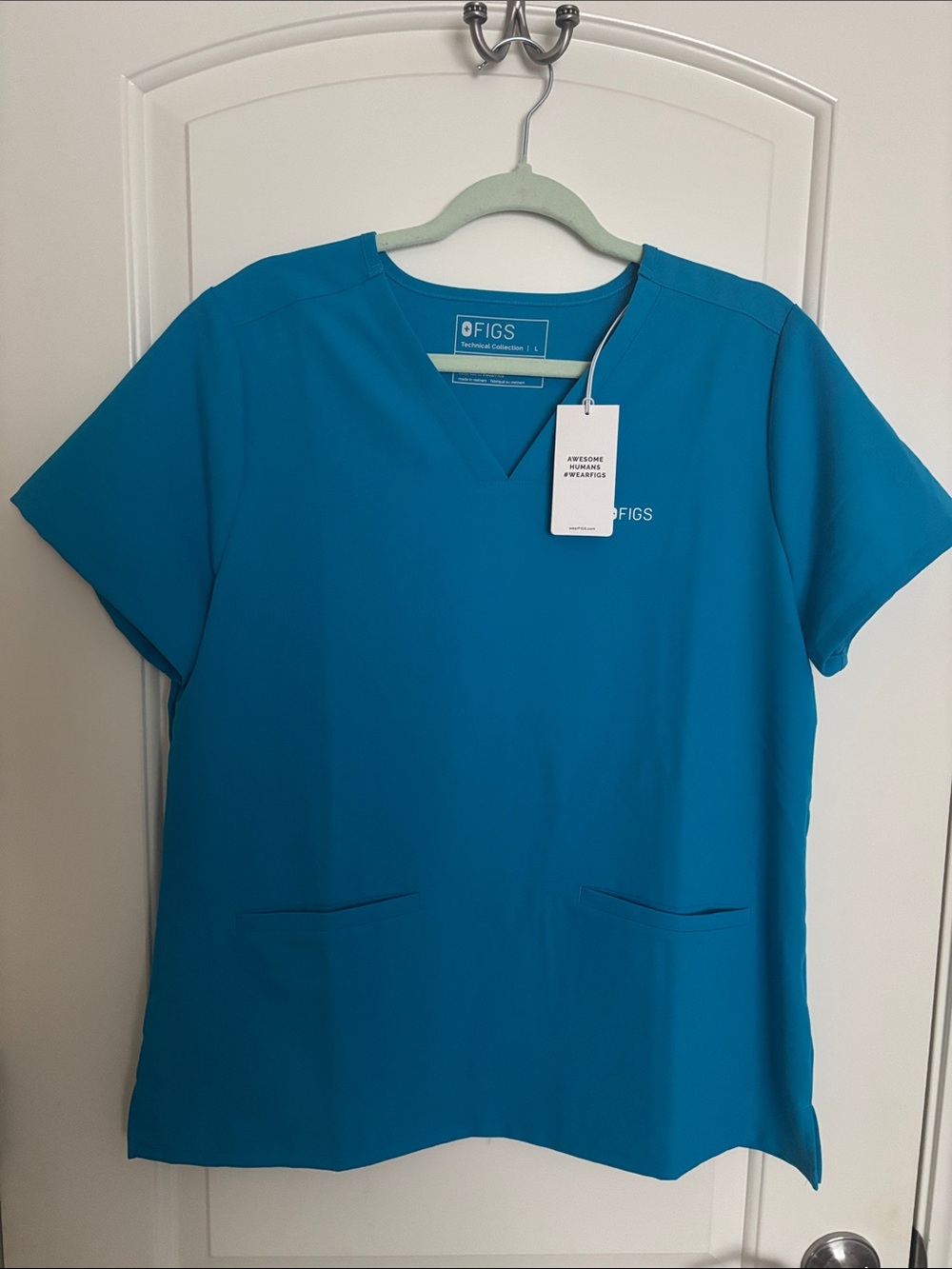 Figs Women’s Casma Extremes Scrub Top. L